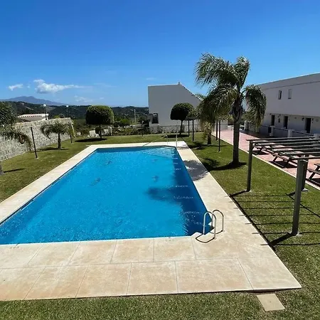 Atico Con Bonita Vista. En Urbanizacion Privada.! Lejlighed Estepona